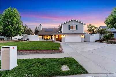 64T, Los Angeles, CA 91352