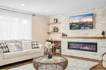 Barrington Av, Los Angeles, CA 90044