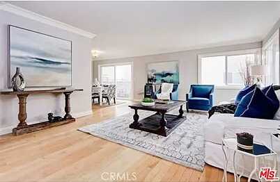 Barrington Av, Los Angeles, CA 90049