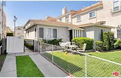 Beverly Blvd, Los Angeles, CA 90025