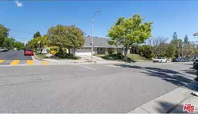 Coldwater/Mulhollan, Los Angeles, CA 90061