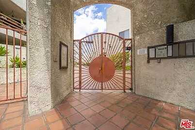 Dobinson S, Los Angeles, CA 90015