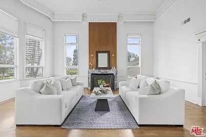 Dobinson S, Los Angeles, CA 90024