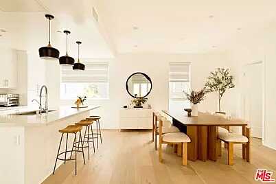 Dobinson S, Los Angeles, CA 90029