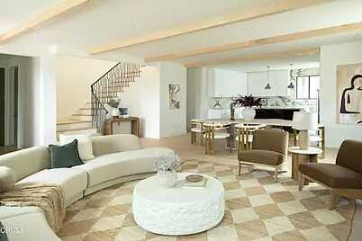 Dobinson S, Los Angeles, CA 90043