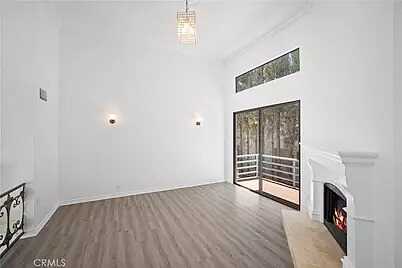 Dobinson S, Los Angeles, CA 90049