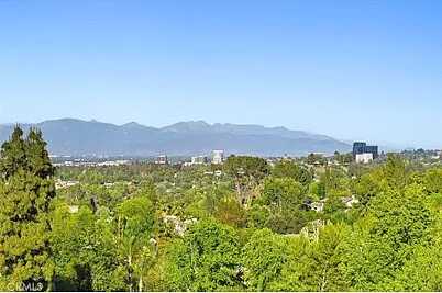 Dobinson S, Los Angeles, CA 90064