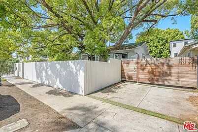 Highland Ave, Los Angeles, CA 90028