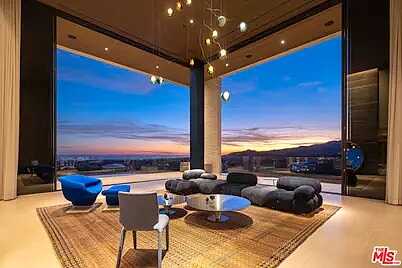 Hollywood &Amp; Vin, Los Angeles, CA 90049