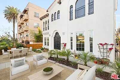 On Manitoba Street; Between Falmouth And Pershin, Los Angeles, CA 90004