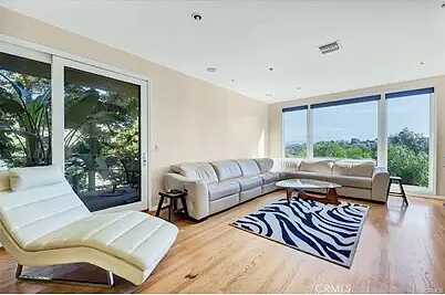 Sepulved, Los Angeles, CA 90026