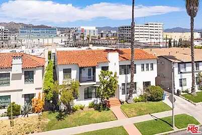 South Of Valley Vist, Los Angeles, CA 90046