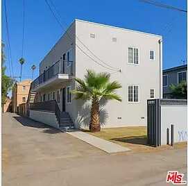 Topanga Blvd / Vanowe, Los Angeles, CA 90018