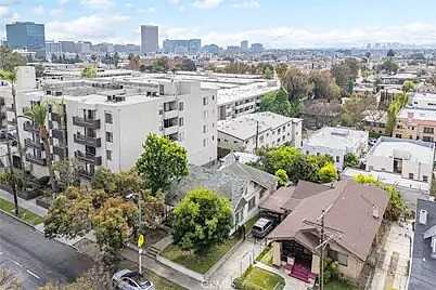 White Oa, Los Angeles, CA 90004