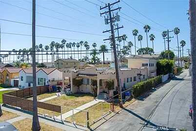 White Oa, Los Angeles, CA 90043