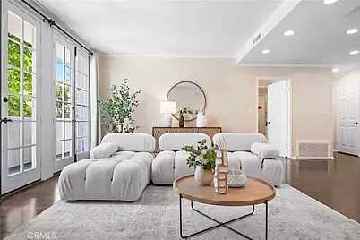 Willoughby Avenu, Los Angeles, CA 90025