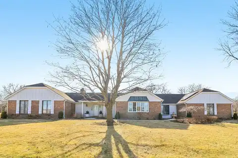 Beacon Dr, Lake Barrington, IL 60010