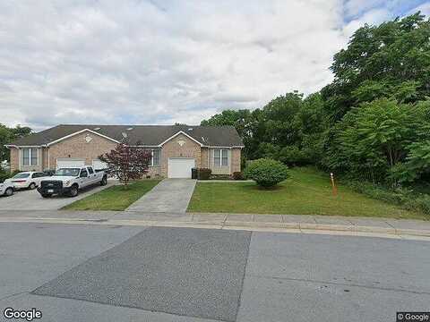 Lora, WOODSTOCK, VA 22664