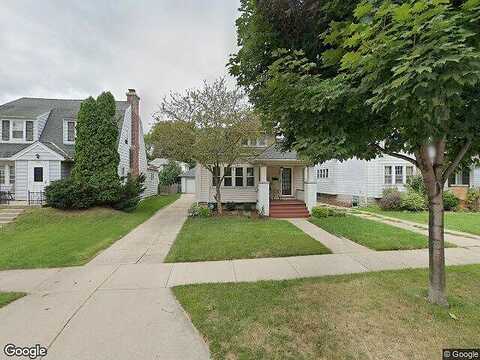 70Th, MILWAUKEE, WI 53213