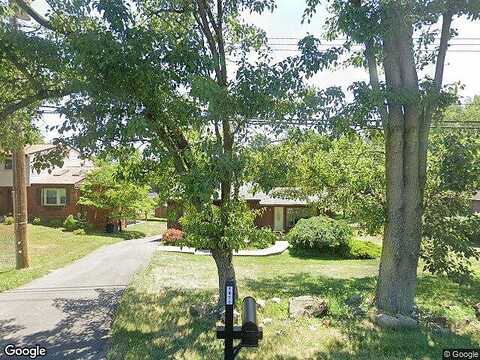 Charlton Heights, CORAOPOLIS, PA 15108