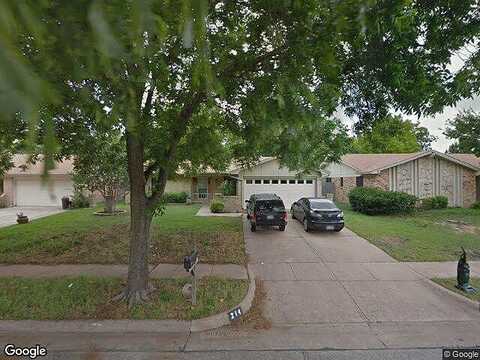 Nicki, ARLINGTON, TX 76014