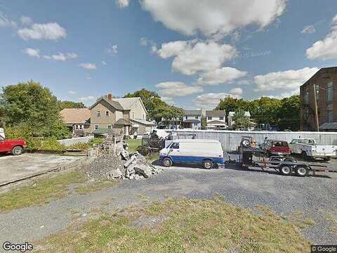 Cherry, SLATINGTON, PA 18080
