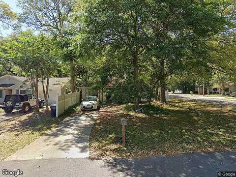 13Th, FERNANDINA BEACH, FL 32034