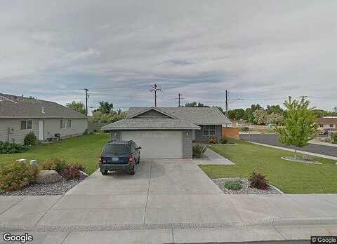 Suzanne, HERMISTON, OR 97838