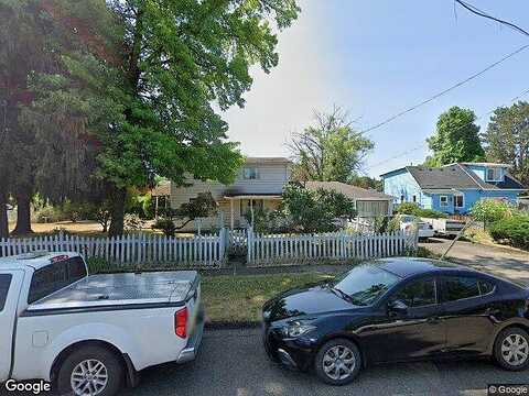 7Th, NEWBERG, OR 97132