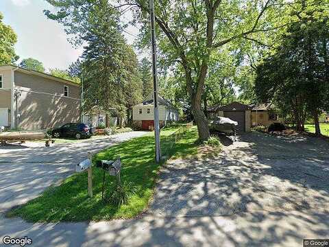 Glen Cove, PEWAUKEE, WI 53072