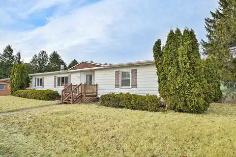 S Eastown Manor, Elkhorn, WI 53121