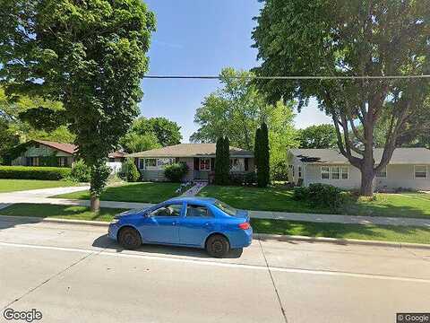 Summit Ave, Waukesha, WI 53188