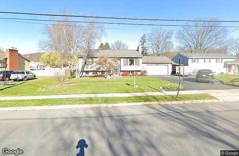 Lincoln Dr, Montoursville, PA 17754