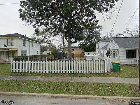 E Gulf St, Baytown, TX 77520