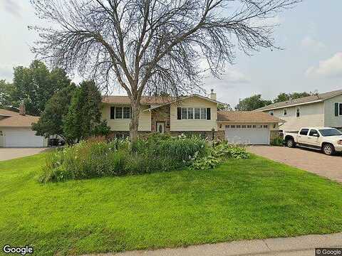 Bartelmy Ln N, Maplewood, MN 55109