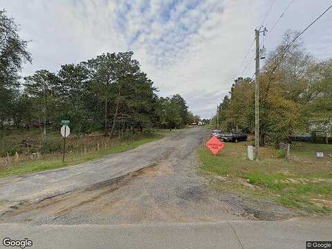 E Larkspur Ave, Defuniak Springs, FL 32433