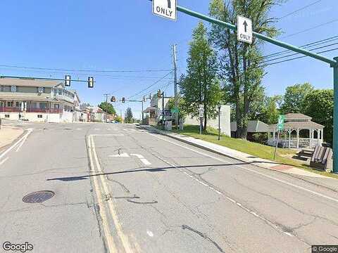 Beech L 12 Lane, Moscow, PA 18444