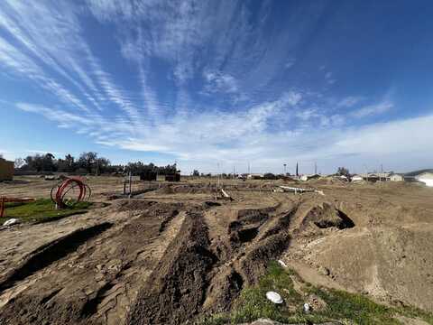 S Creekside Place E, Porterville, CA 93257