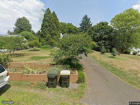 Lookover Ln, Ferndale, PA 18921