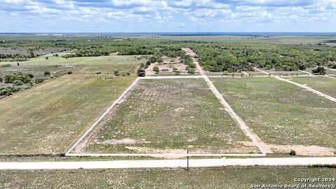 Cr 476, Stockdale, TX 78160