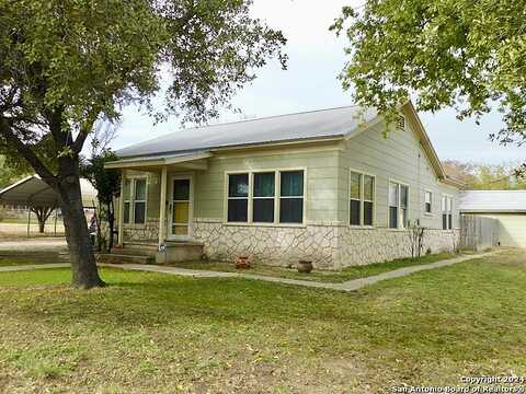 Howell, DEVINE, TX 78016