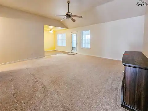 Kaitlin, BURKBURNETT, TX 76354