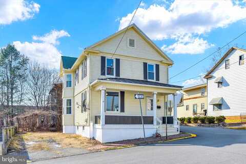 East, WILLIAMSTOWN, PA 17098