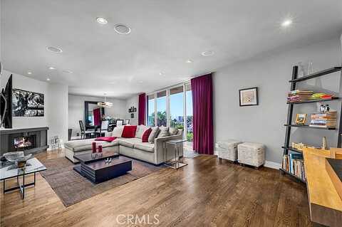 Cahuenga, LOS ANGELES, CA 90068