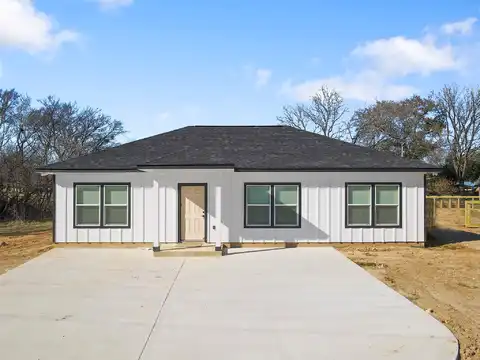 E Brown Street, Hearne, TX 77859