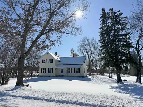 E3919 Cty Rd Ee, Waupaca, WI 54981