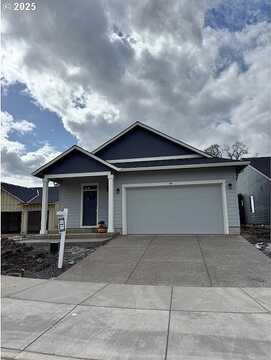 Tigerlily St, Silverton, OR 97381