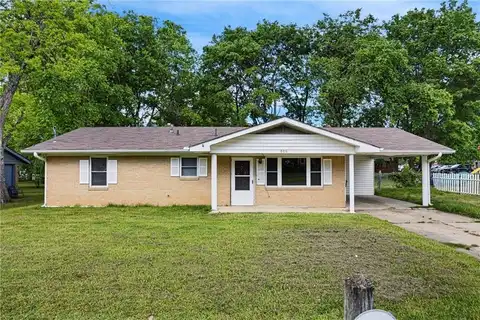 806 W 3rd ST, Russellville, AR 72801