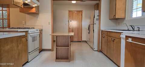 3803 Meadow Ln, Yakima, WA 98902