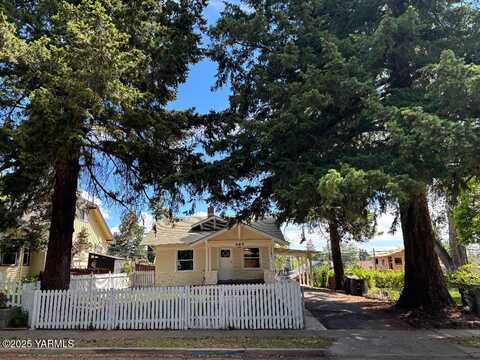 407 S 17th Ave, Yakima, WA 98902